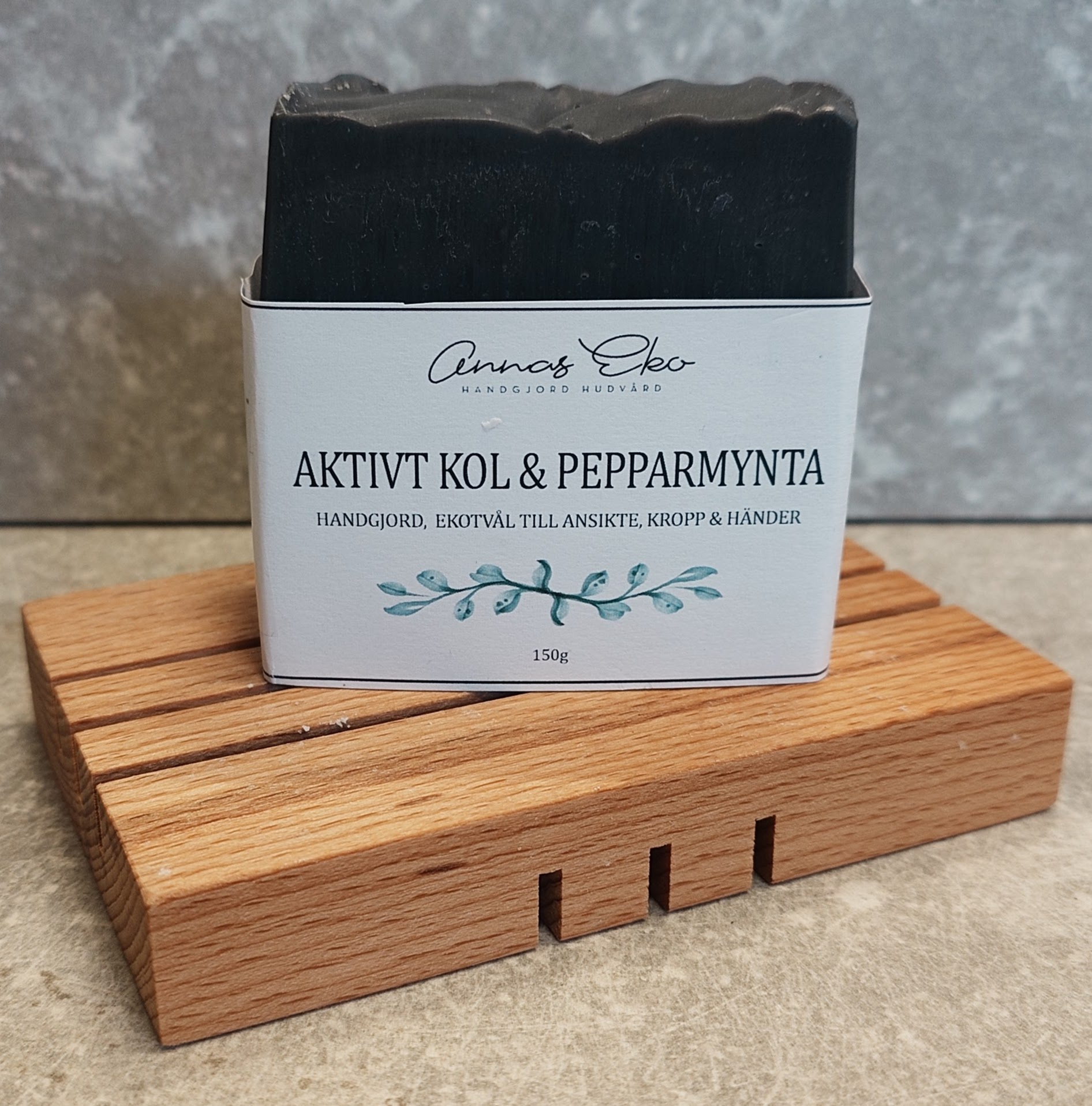 Annas Eko Handgjorda Tvål - Aktivt Kol & Pepparmynta 150g
