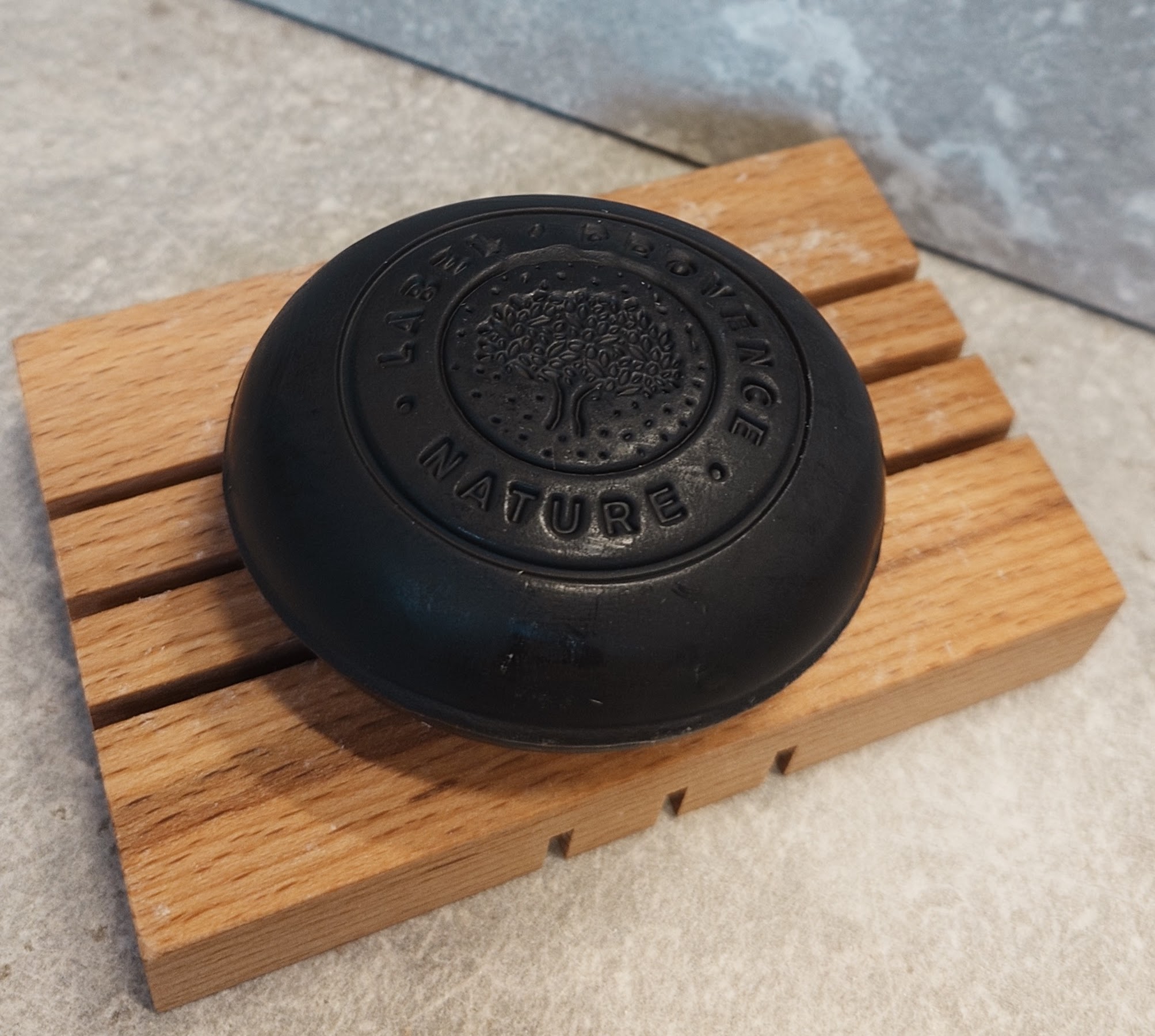 Ansiktstvål med Aktivt Kol och Åsnemjölk från Marseille 125 g - Bild 5