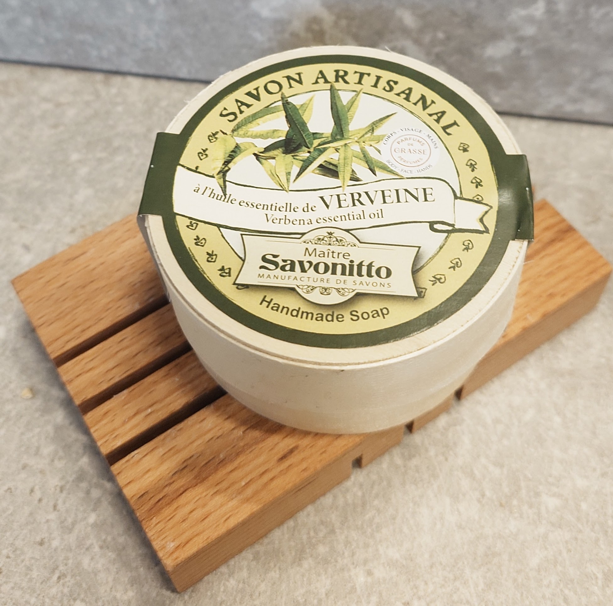 Fast Ekologisk Tvål i Ask 100g - Verbena från Maître Savonitto