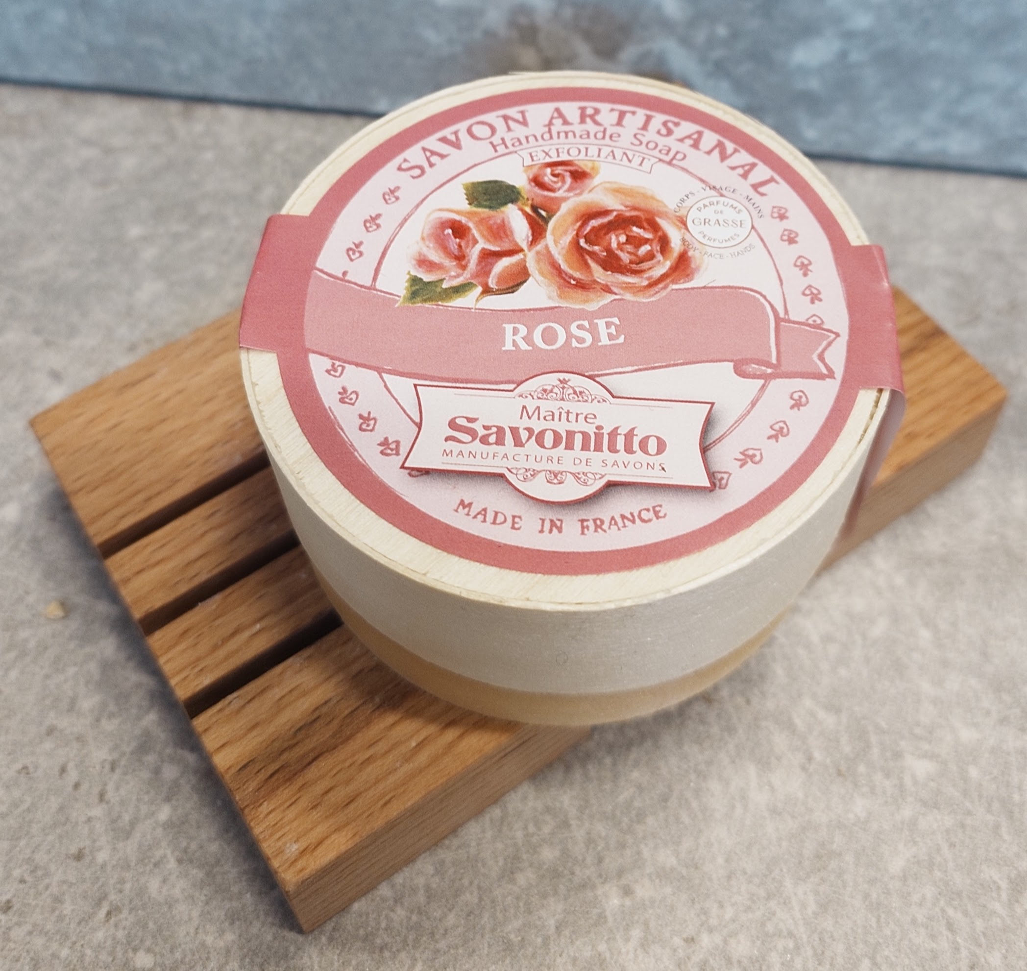 Fast Ekologisk Tvål i Ask 100g - Ros från Maître Savonitto